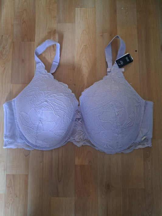 Soutien-gorge lilas avec étiquette