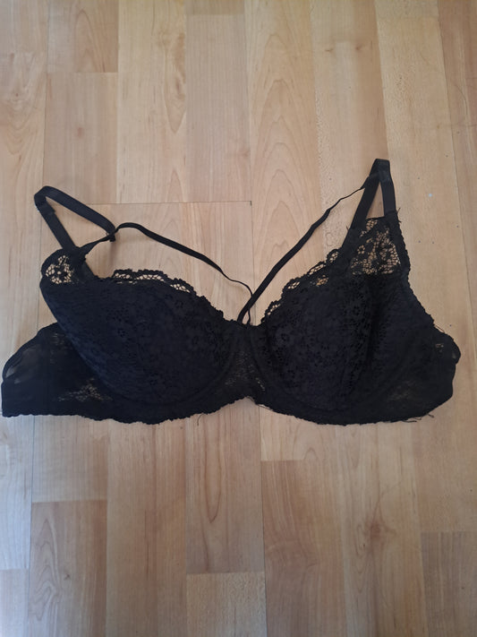 Soutien gorge noir avec corde croisée