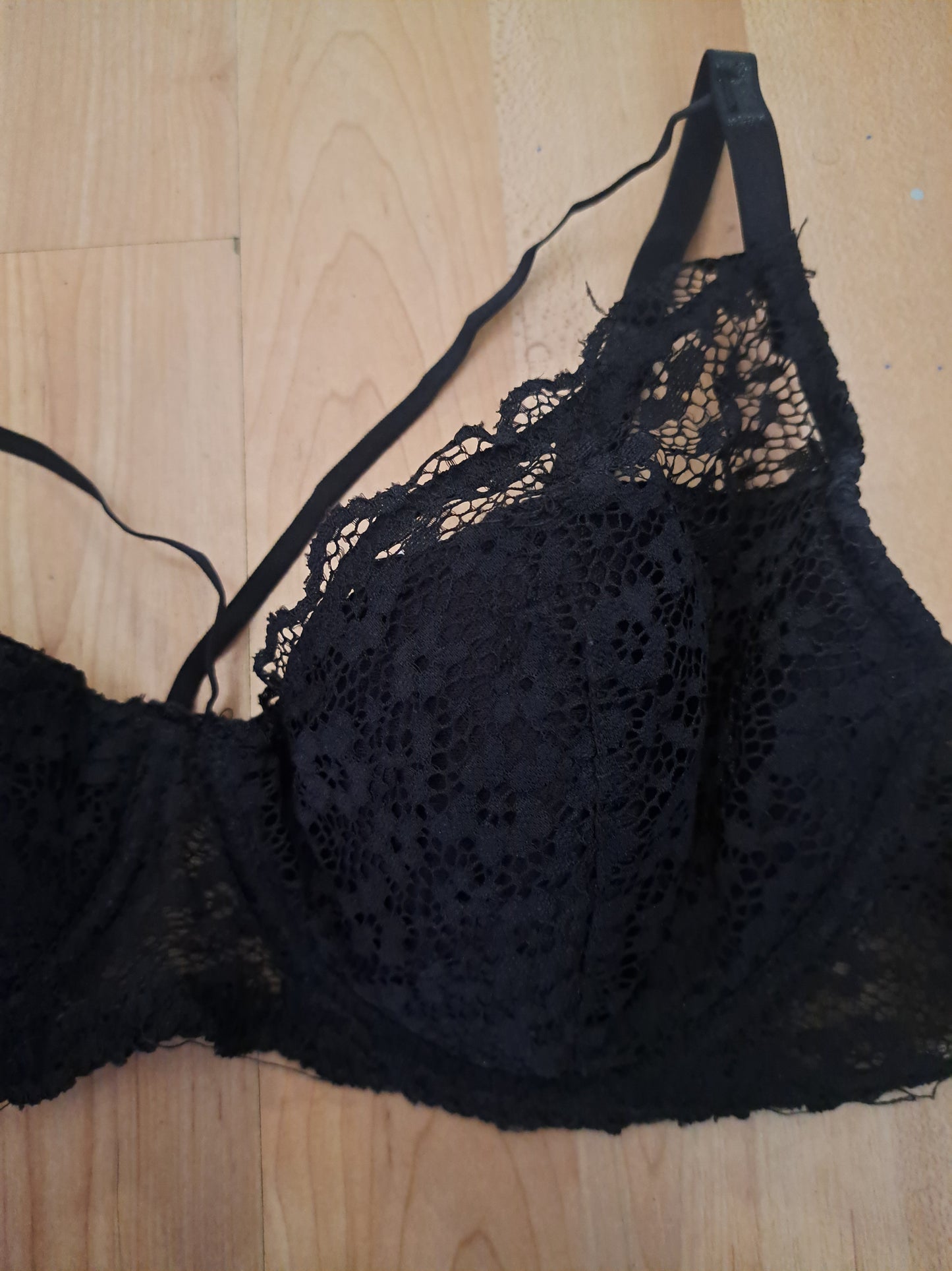 Soutien gorge noir avec corde croisée