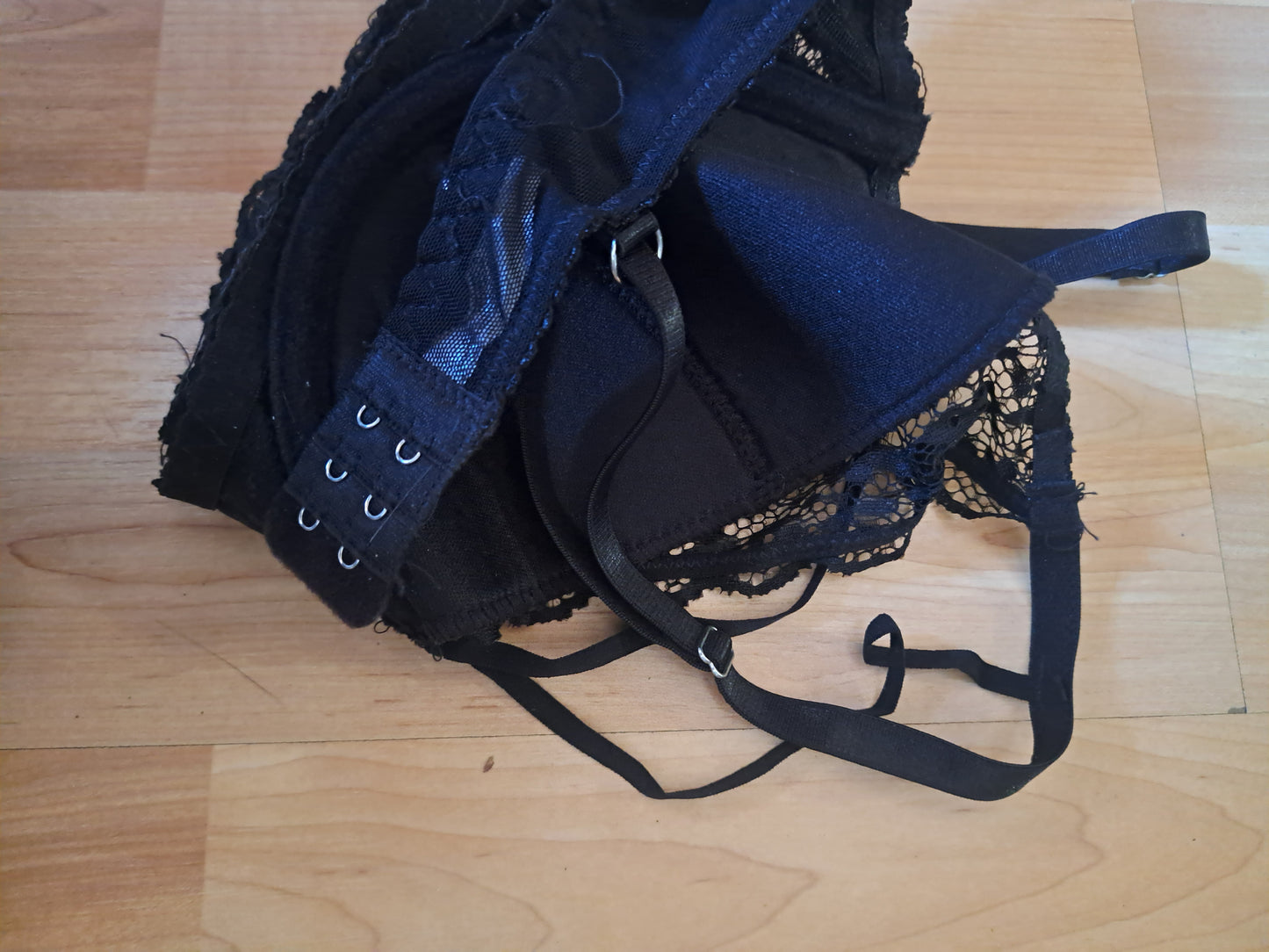 Soutien gorge noir avec corde croisée