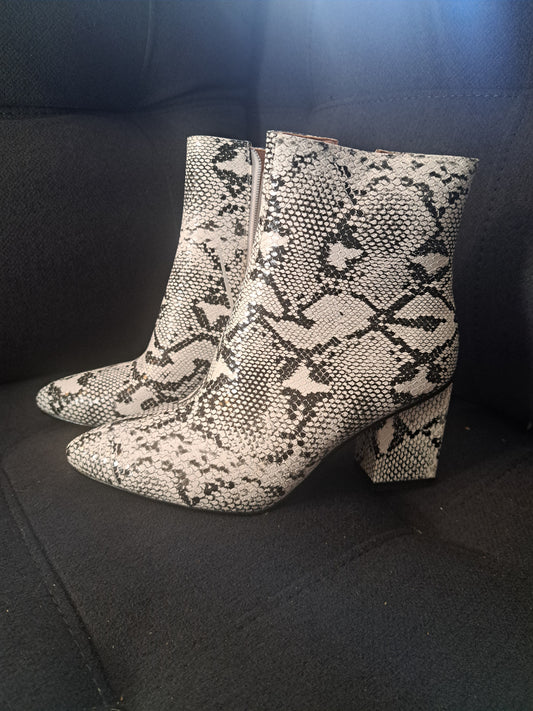 Bottes à talons carrés motif léopard blanc