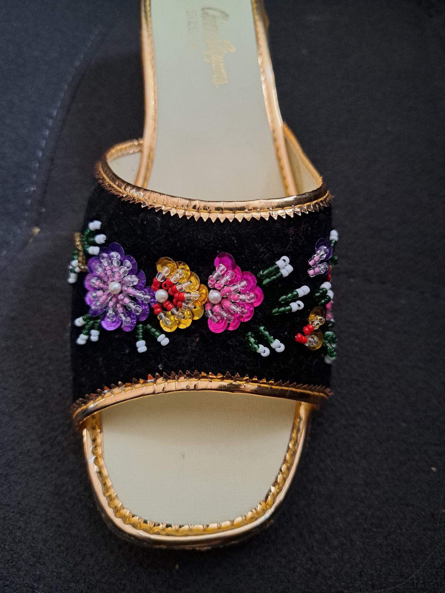 Chaussure talons carrés noirs motifs colorés