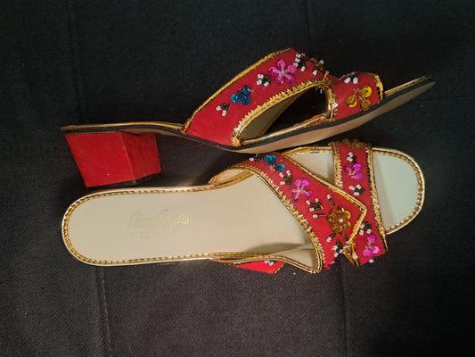 Chaussures rouges à talons carrés