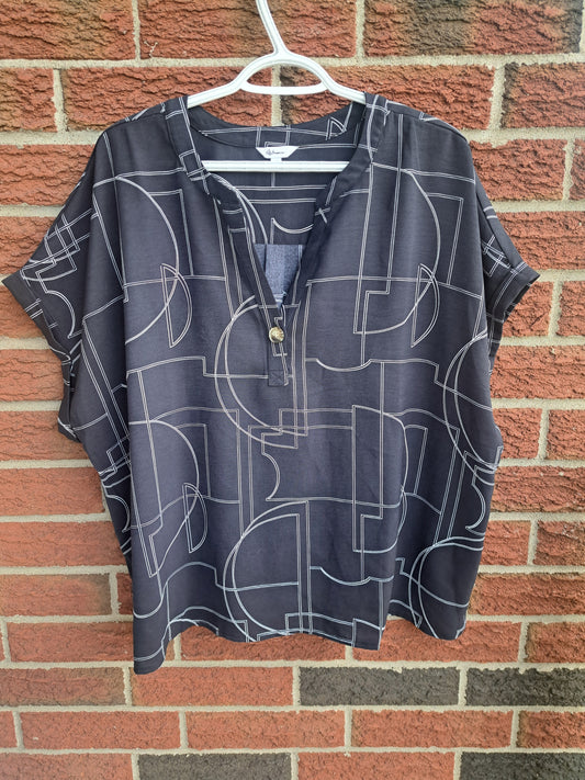 Chemise noire et blanche à manches courtes