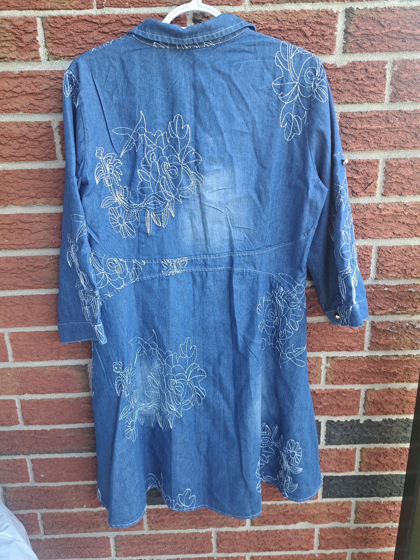 Robe bleue jeans avec dentelle (avec étiquette)