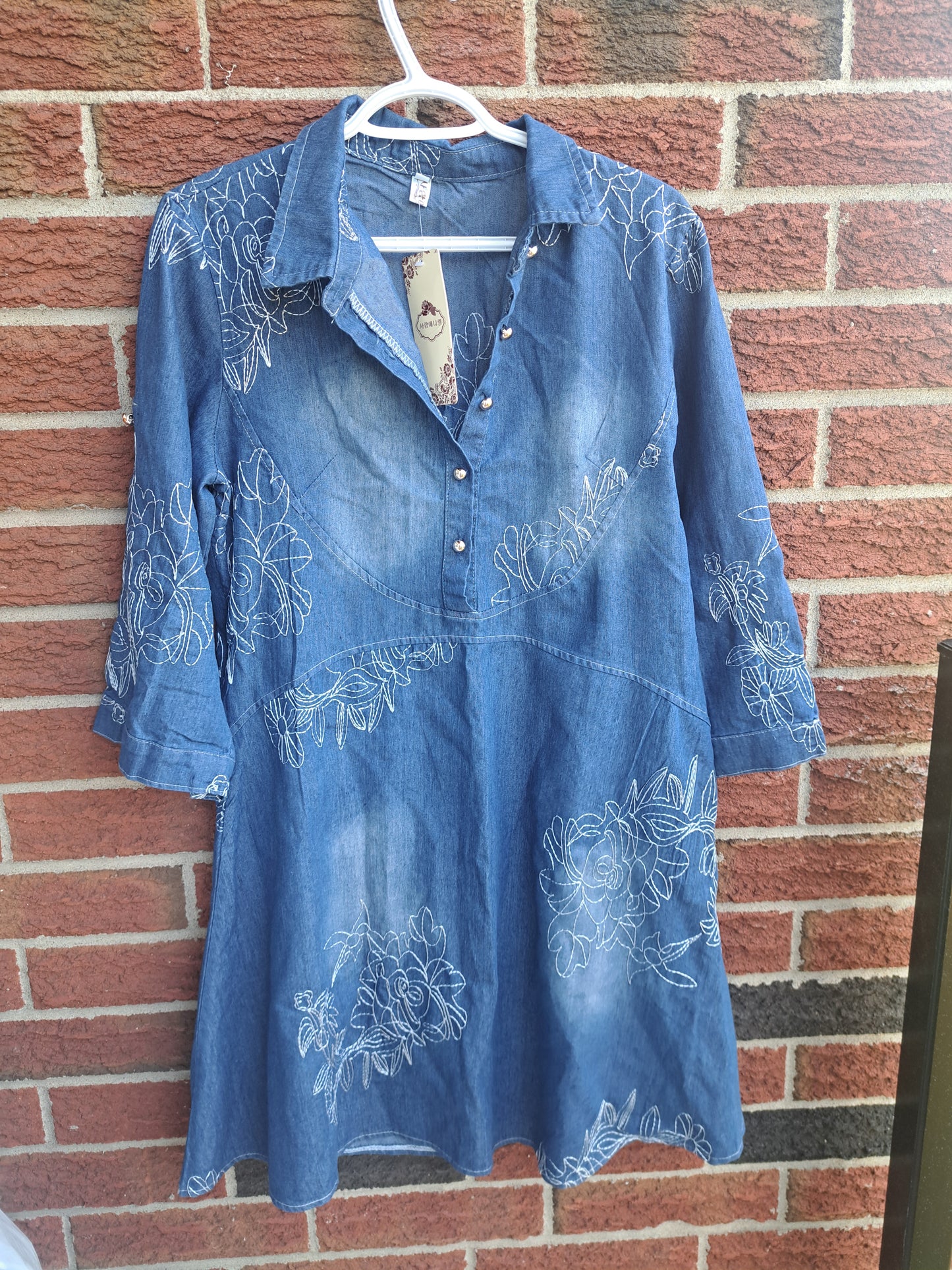 Robe bleue jeans avec dentelle (avec étiquette)