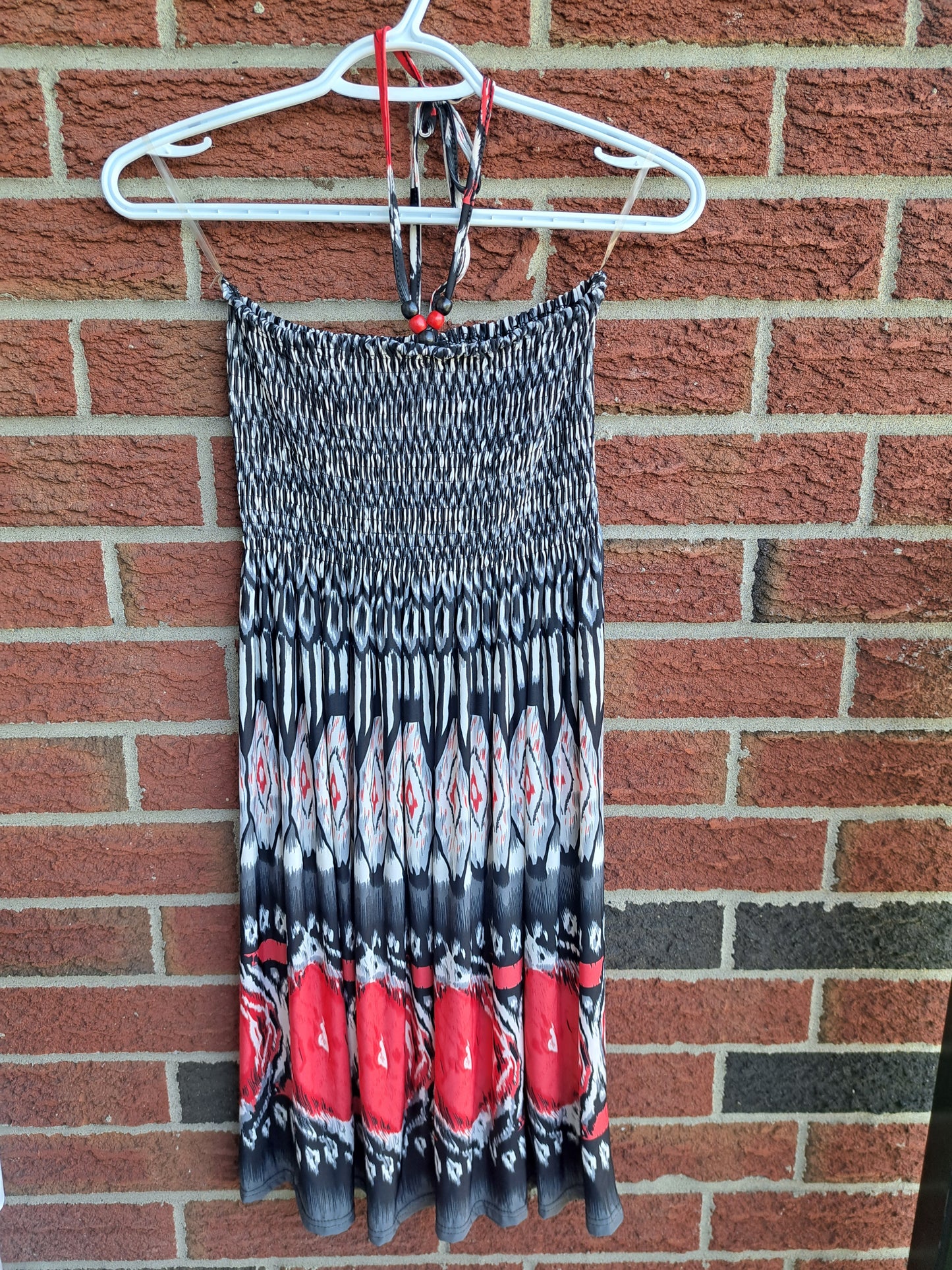 Robe tube noire blanche et rouge
