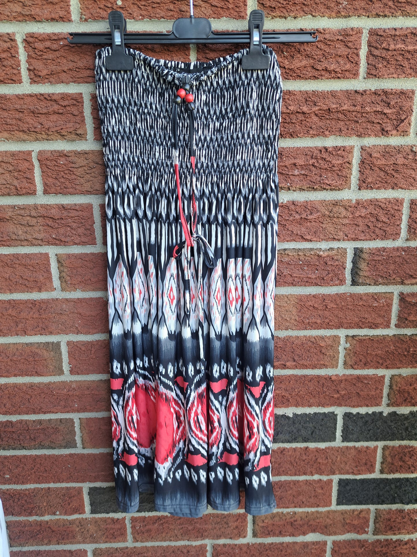 Robe tube noire blanche et rouge