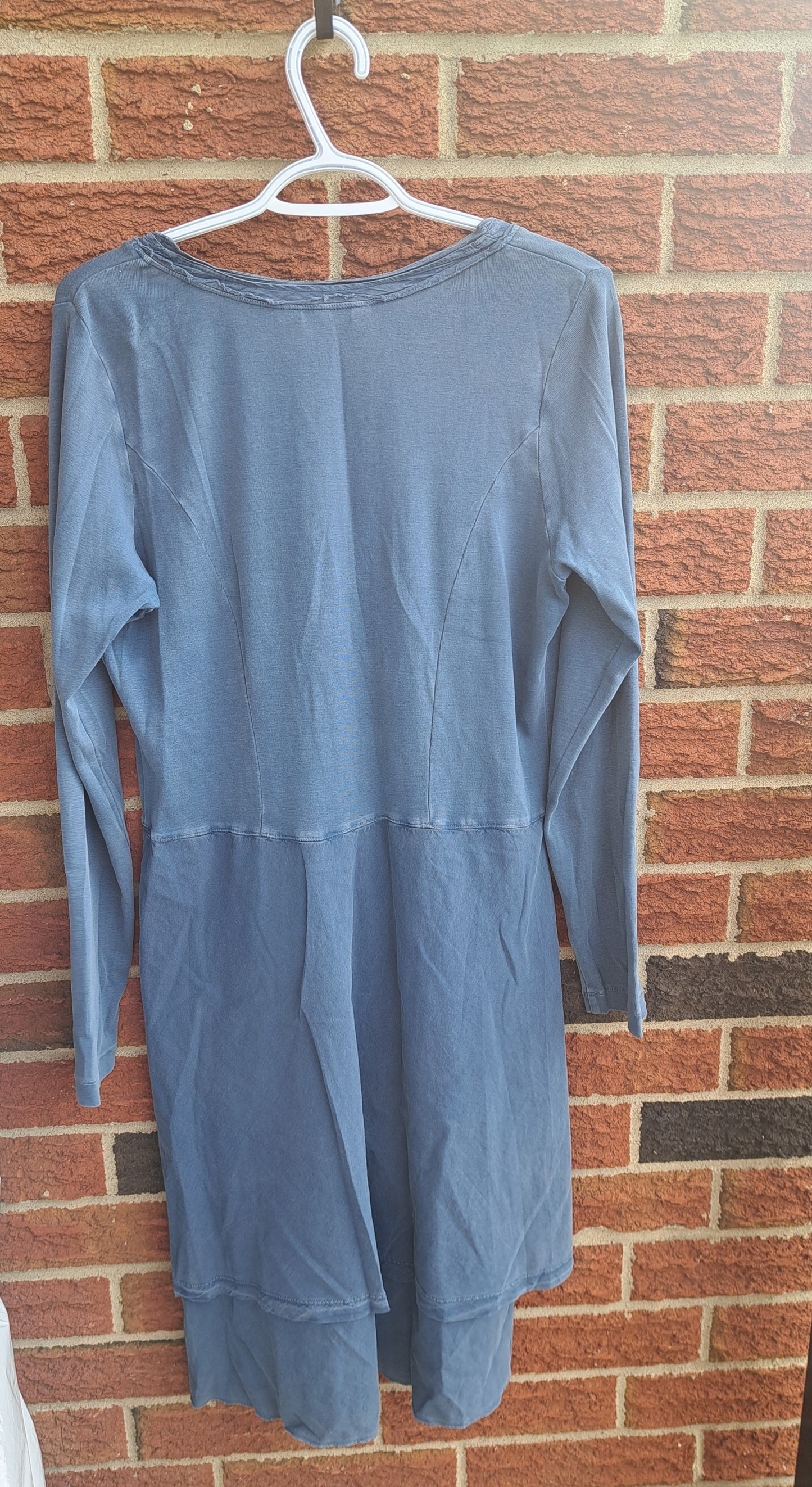Robe bleue-grise à manches longues avec layers