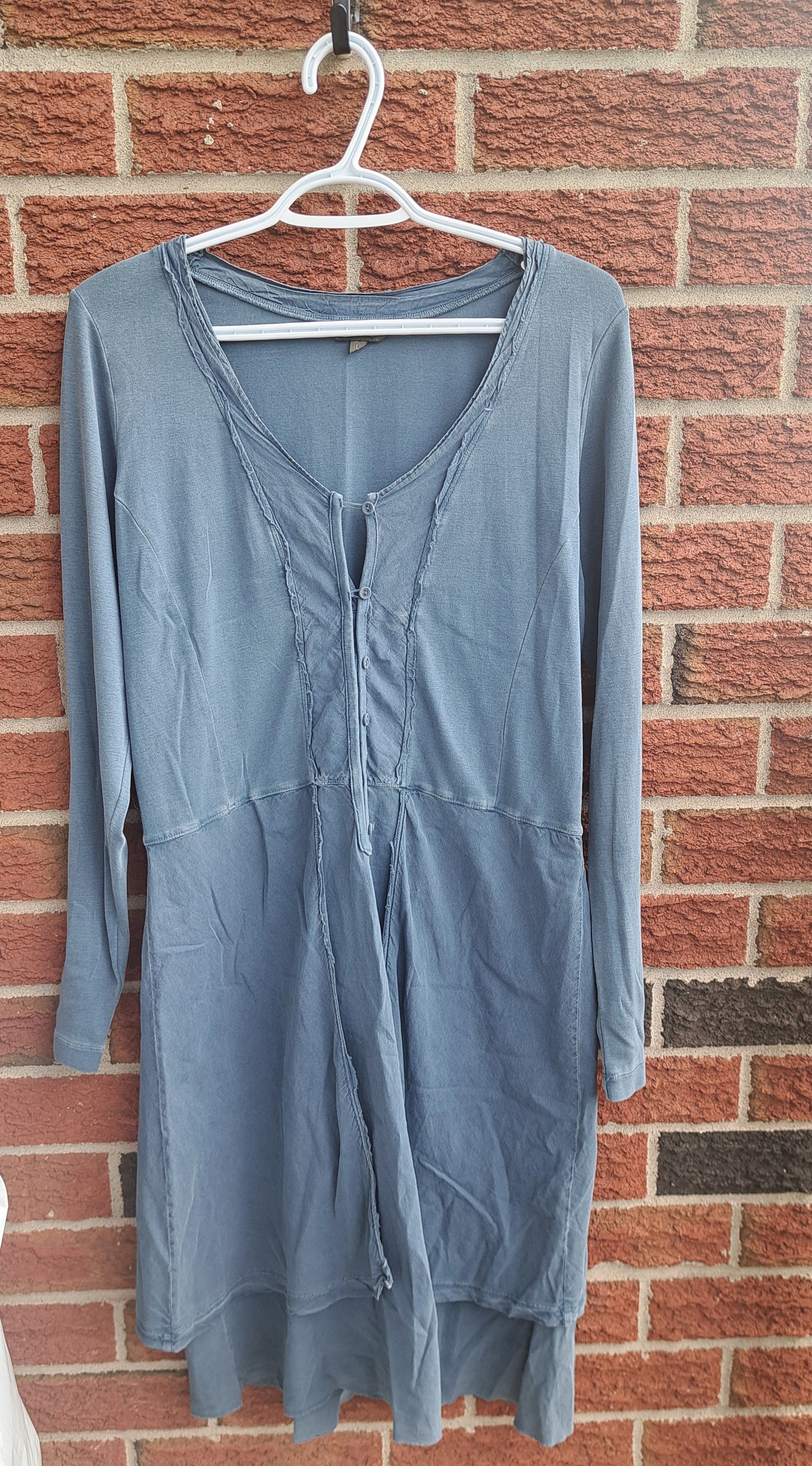 Robe bleue-grise à manches longues avec layers