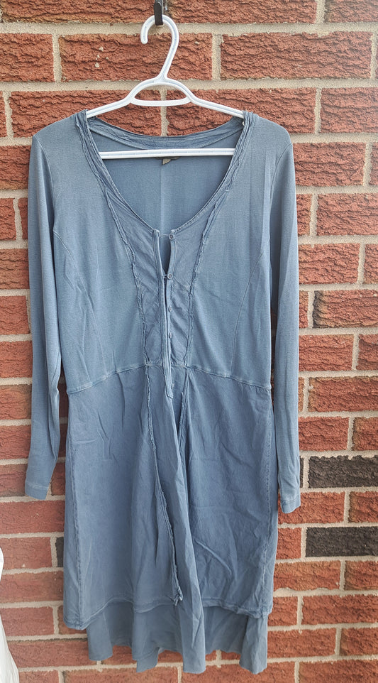 Robe bleue-grise à manches longues avec layers