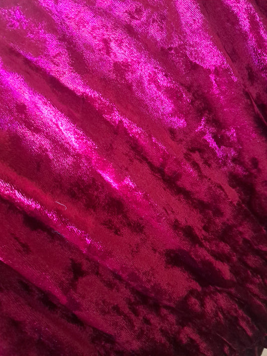 Robe rouge en velours sans manches