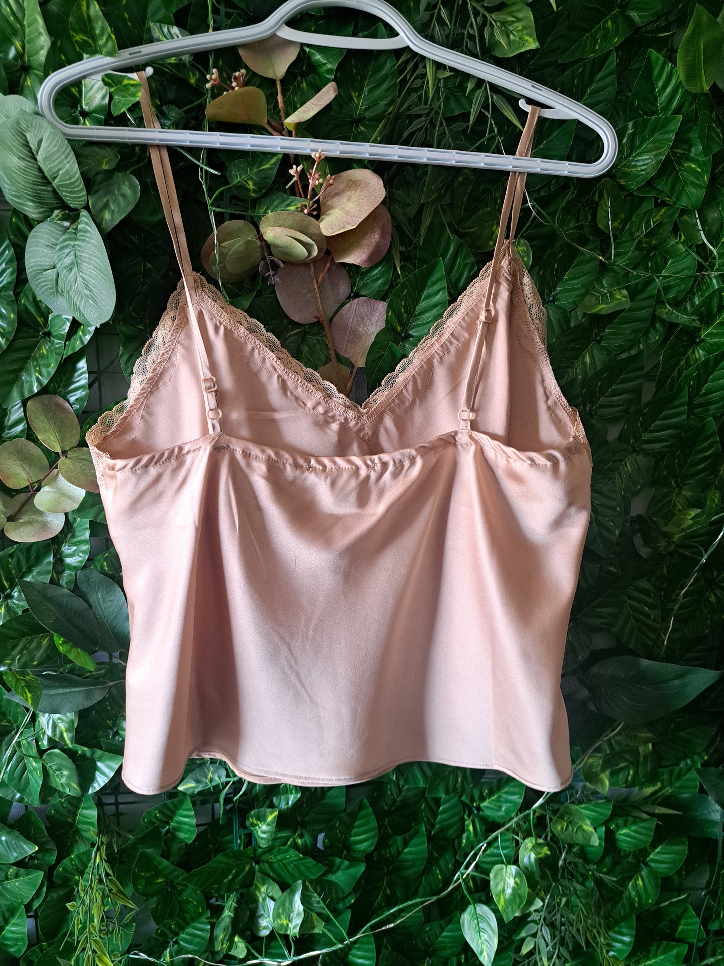 Camisole satinée dorée