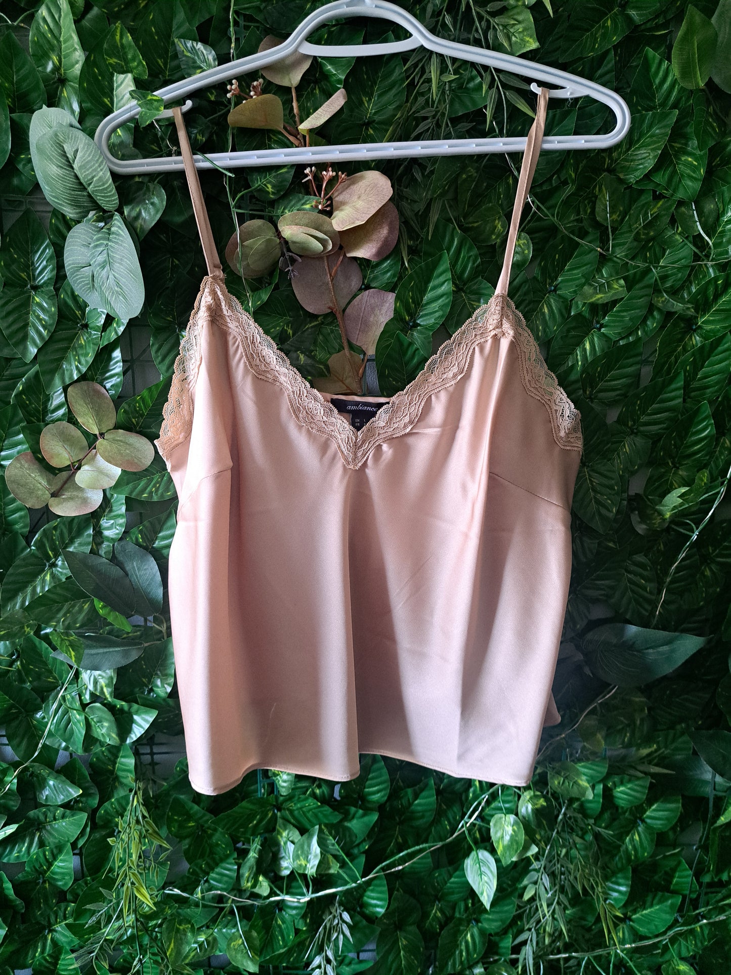 Camisole satinée dorée