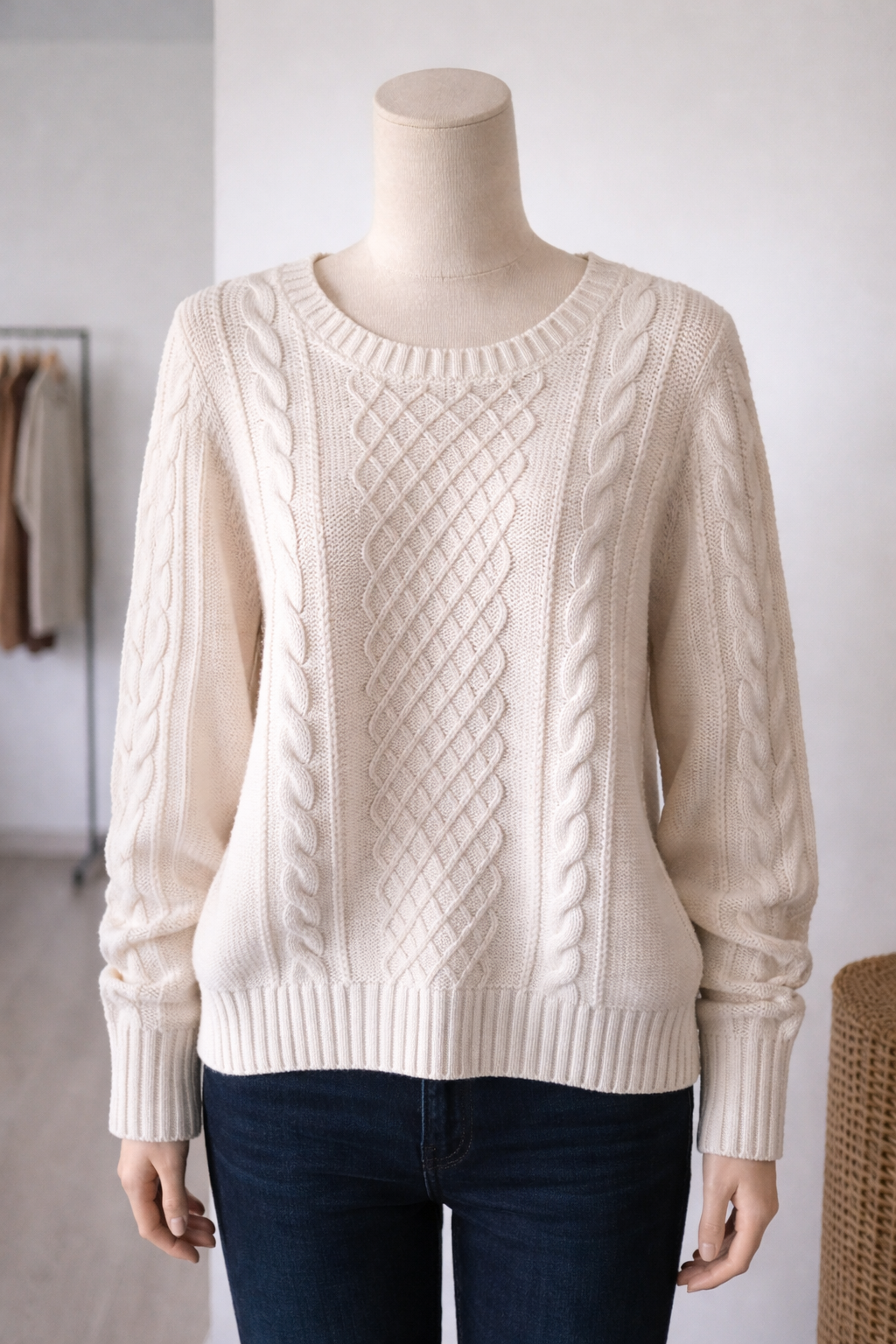 Chandail torsadé blanc à manches longues