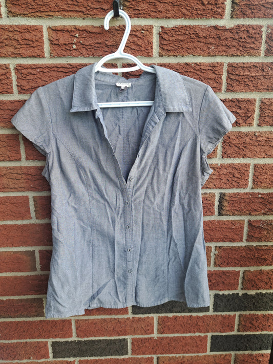 Chemise à manche courtes grises pâle avec boutons