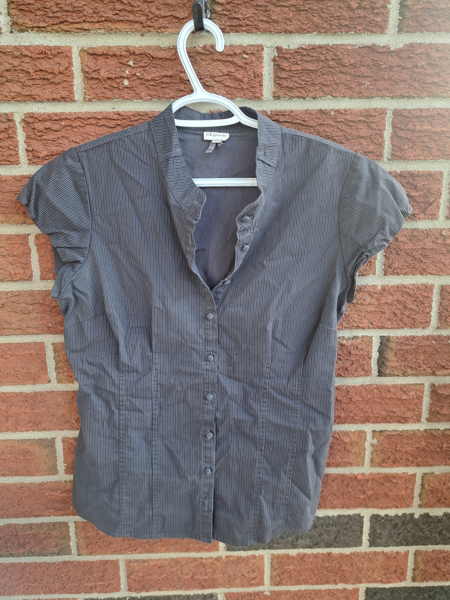 Chemise grise foncée lignée dynamite