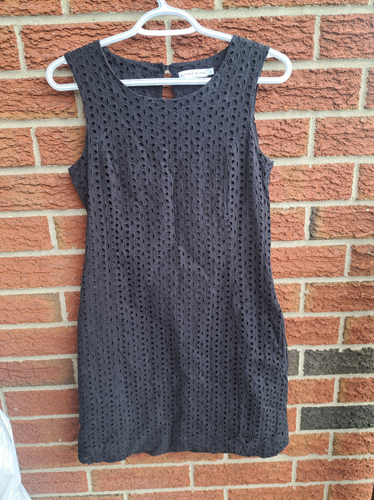 Robe noire sans manche