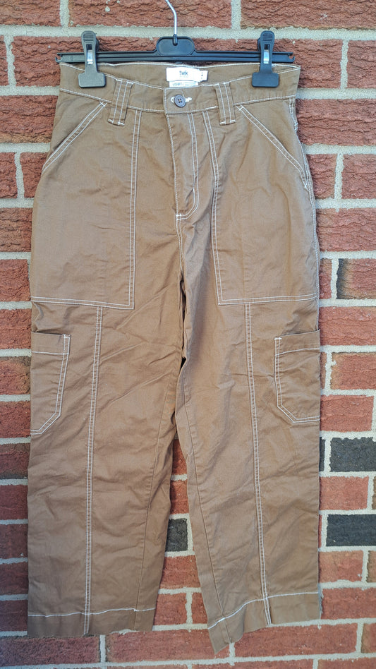 Pantalon brun-beige avec plusieurs poches, tissu bio