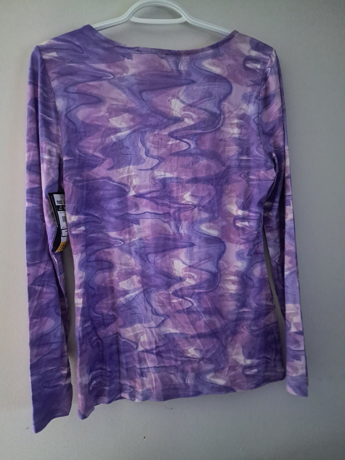 Chandail à manches longues lilas avec étiquette