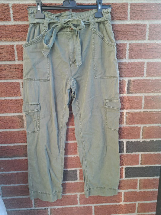 Jeans style cargo vert kaki