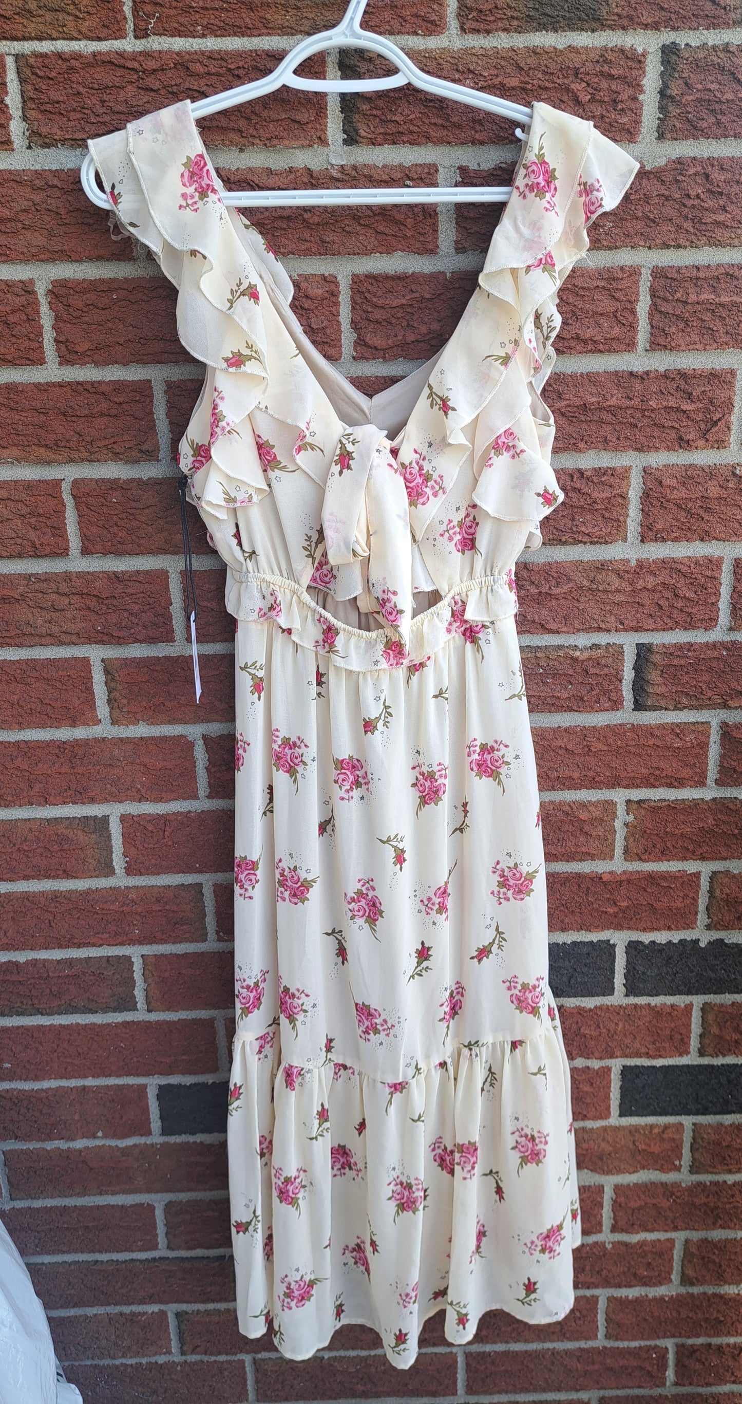 Robe beige fleurie décolletée sans manches avec étiquette