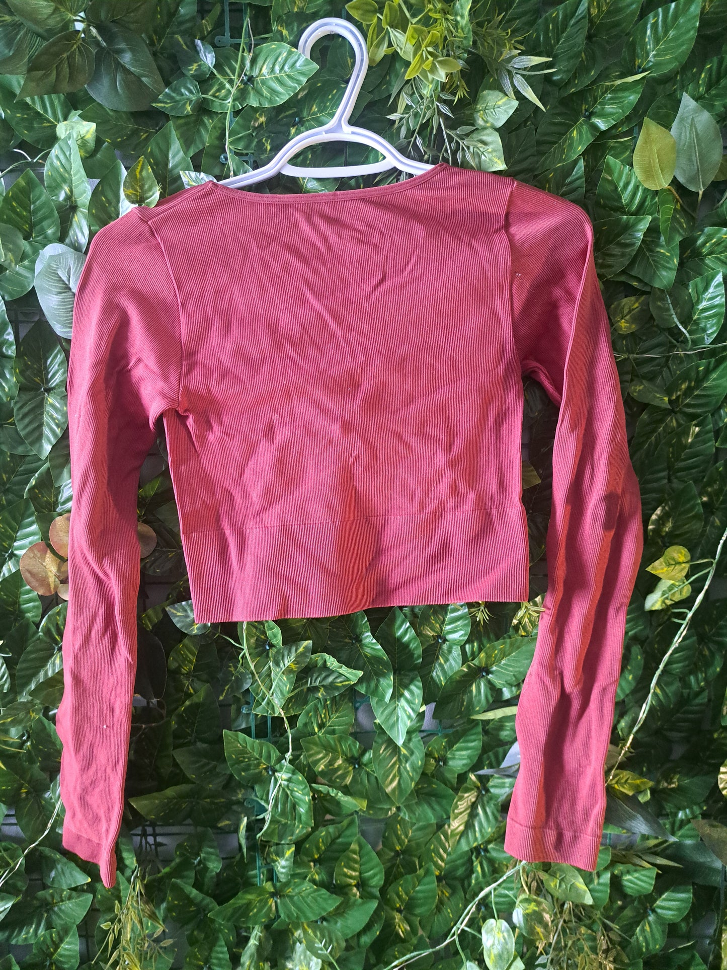 Chandail rouge pâle de sport court à manches longues