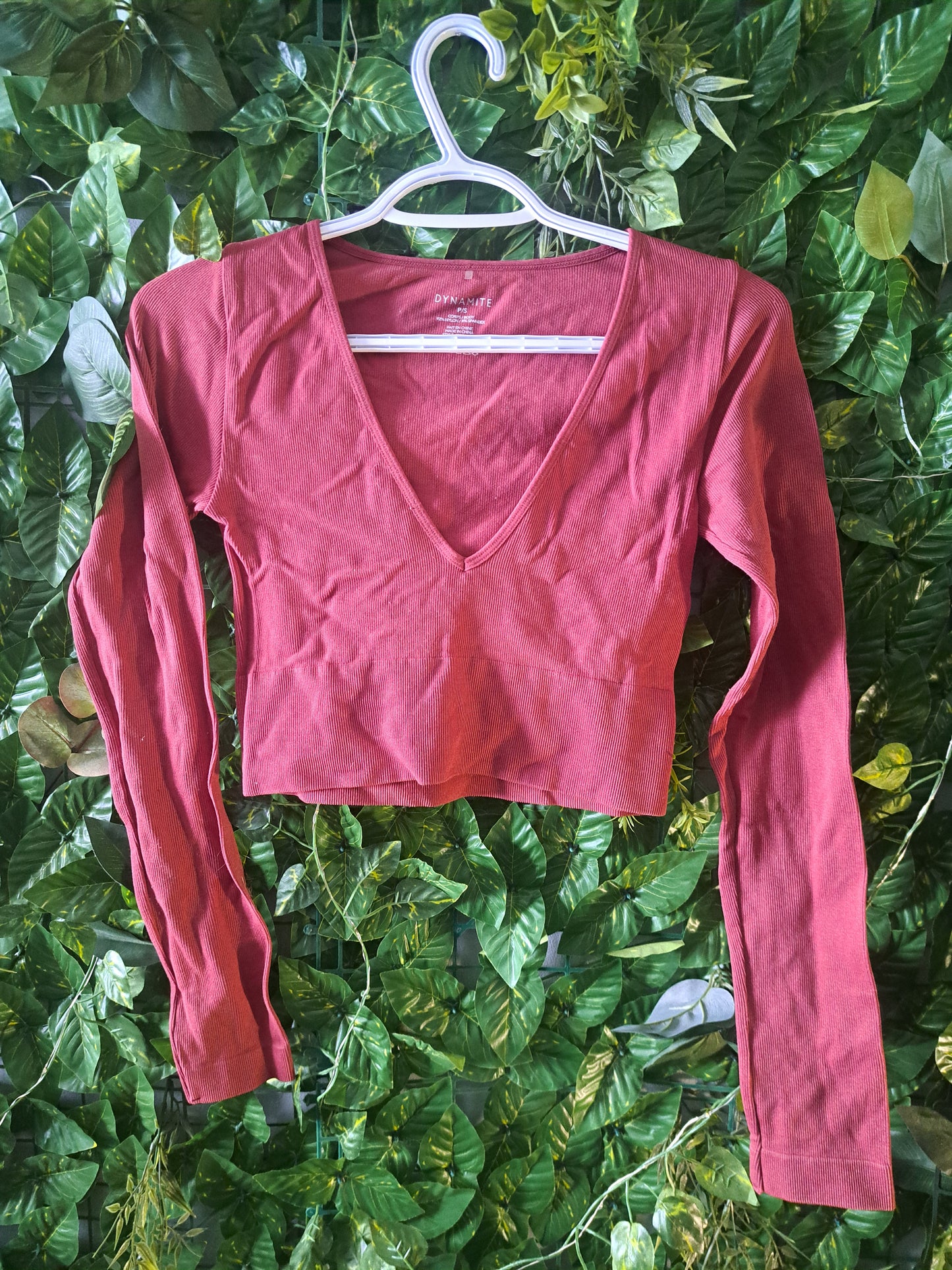 Chandail rouge pâle de sport court à manches longues
