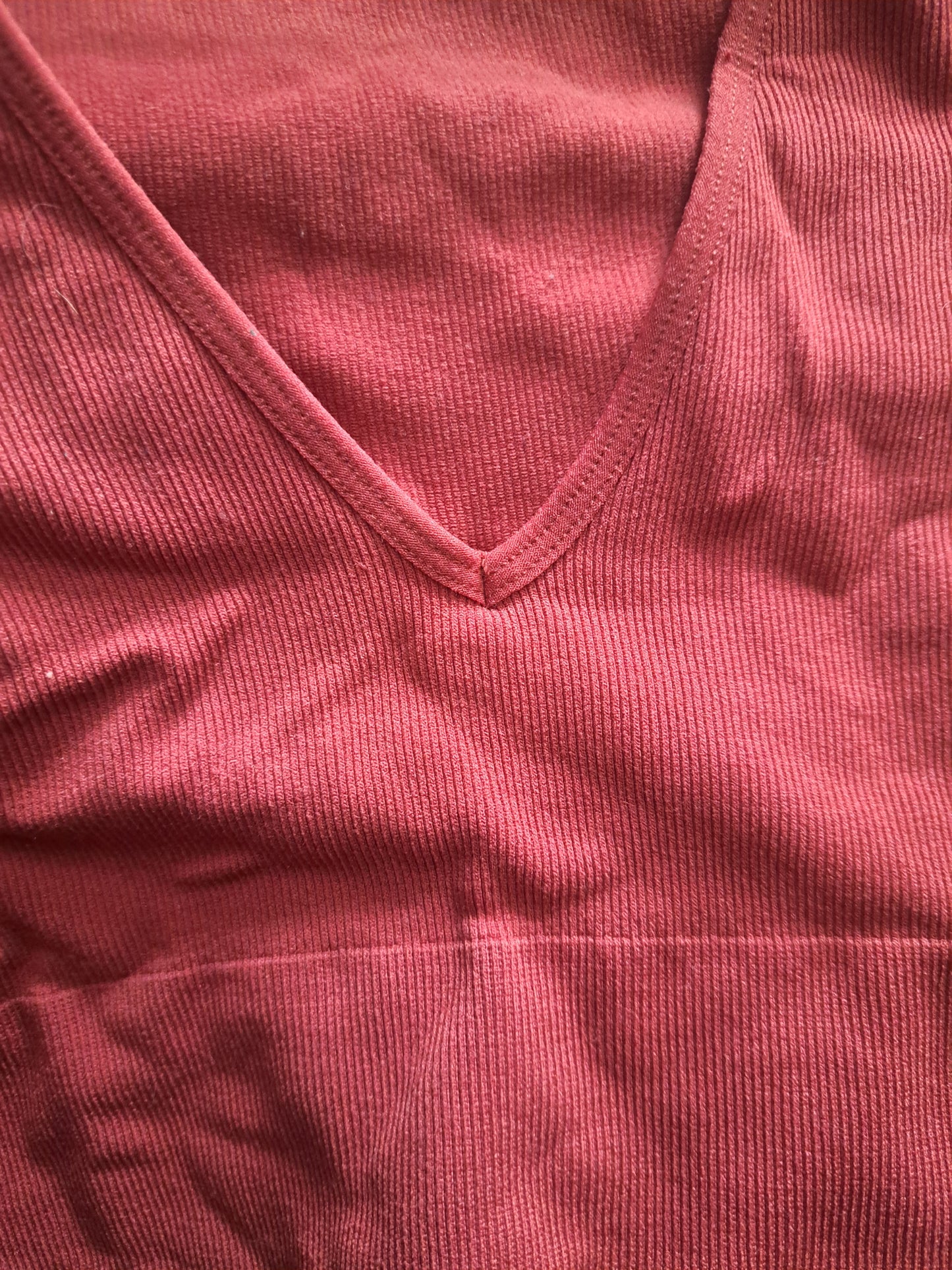 Chandail rouge pâle de sport court à manches longues