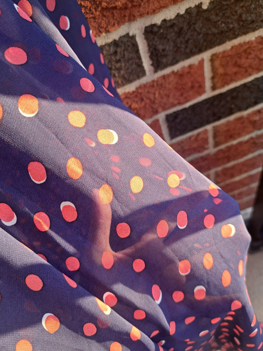 Robe bleue, par-dessus de maillot