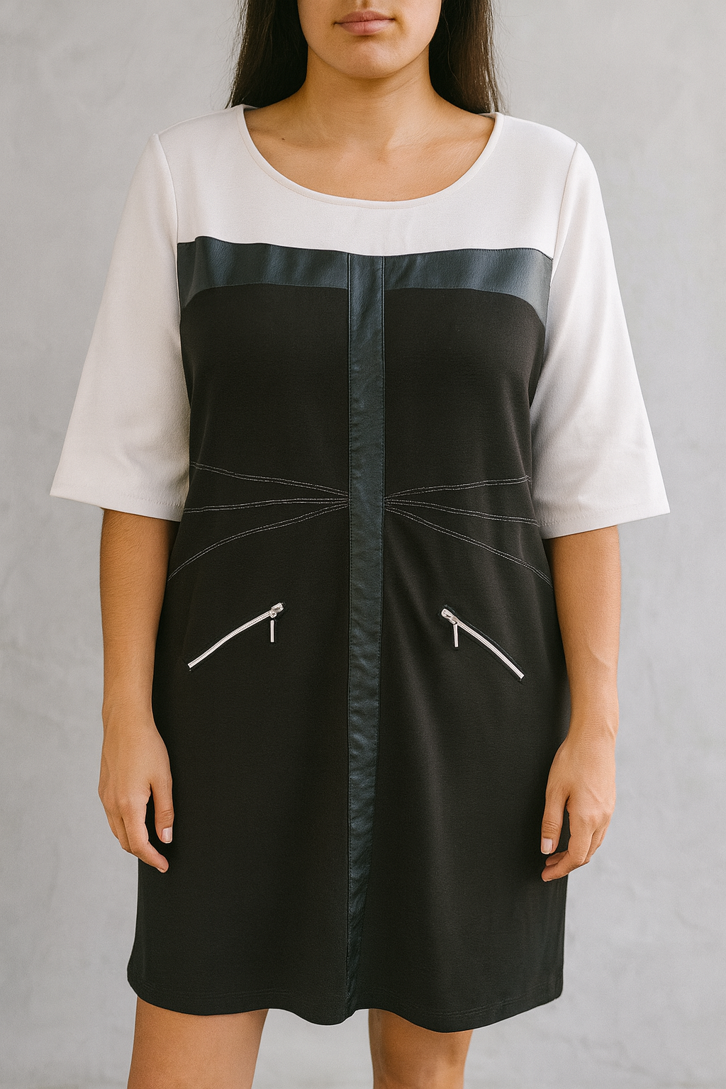 Robe blanche et noire avec simili cuir