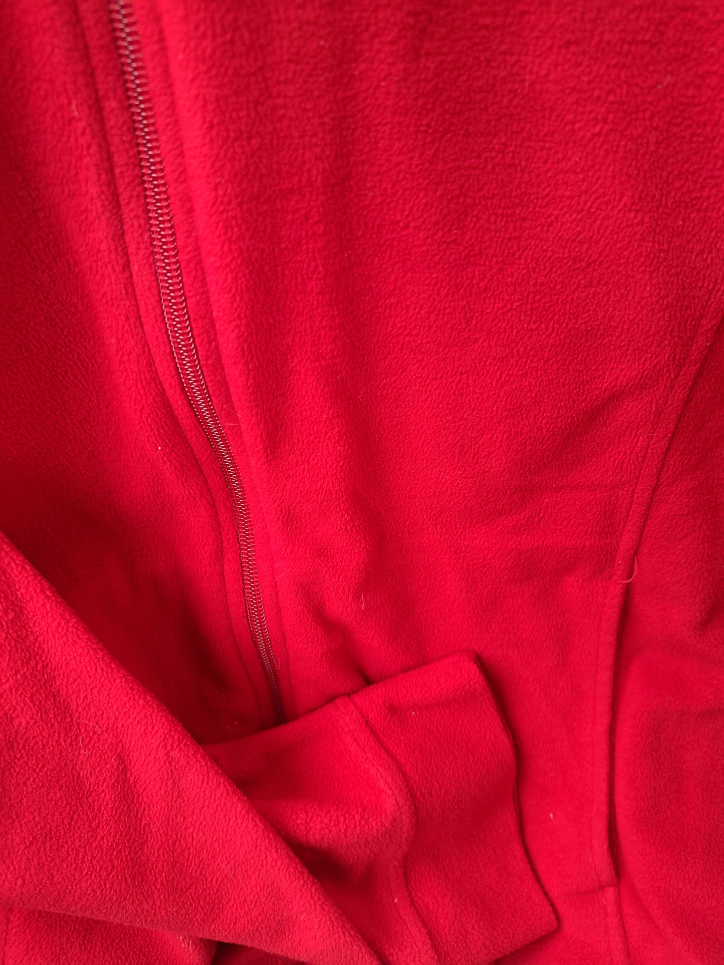Veste rouge douce avec fermeture éclair et capuchon