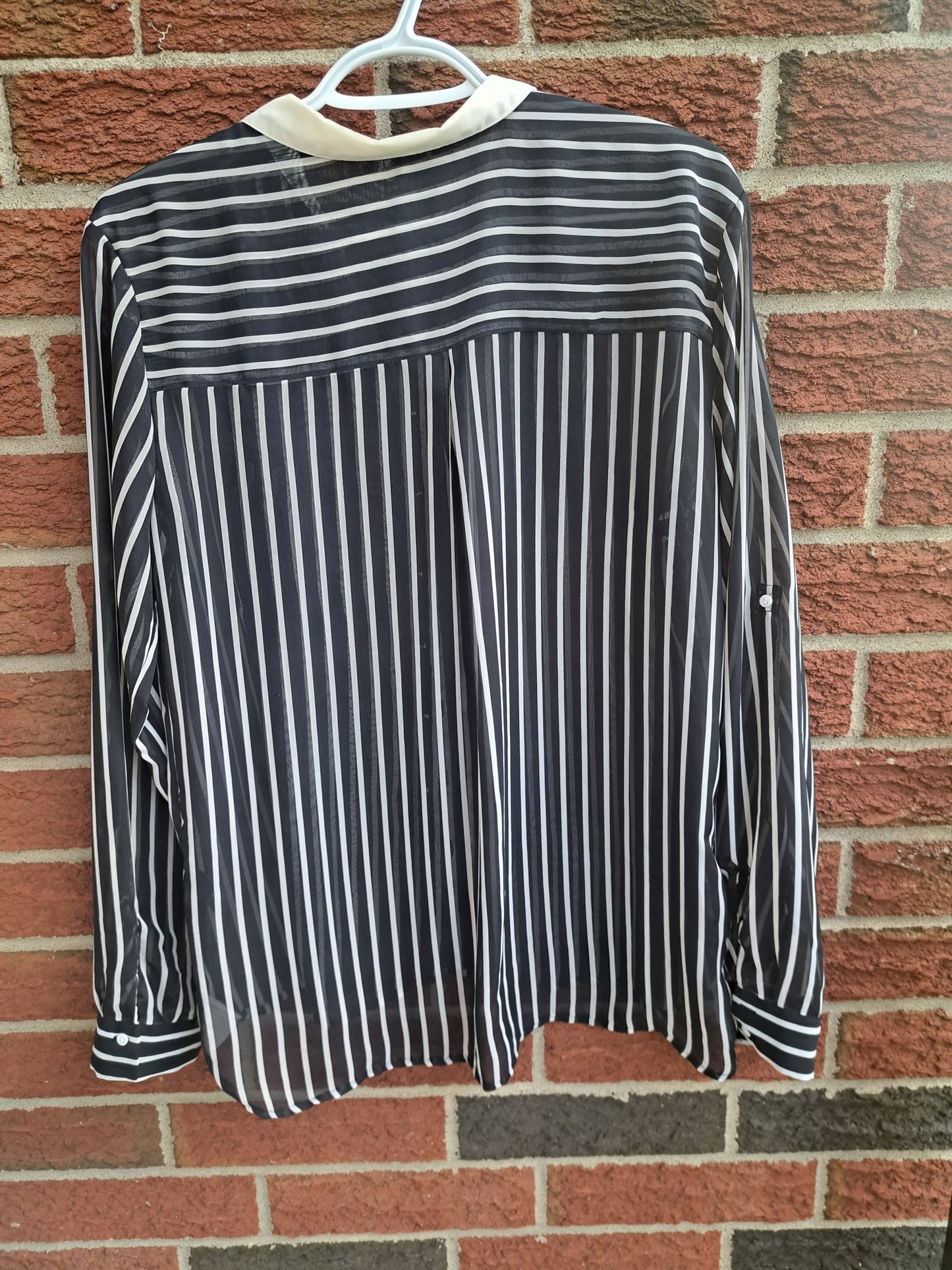 Chemise transparante rayée noire et blanche