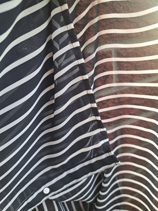 Chemise transparante rayée noire et blanche