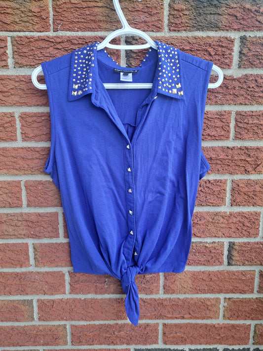 Chandail bleu sans manches avec noeud