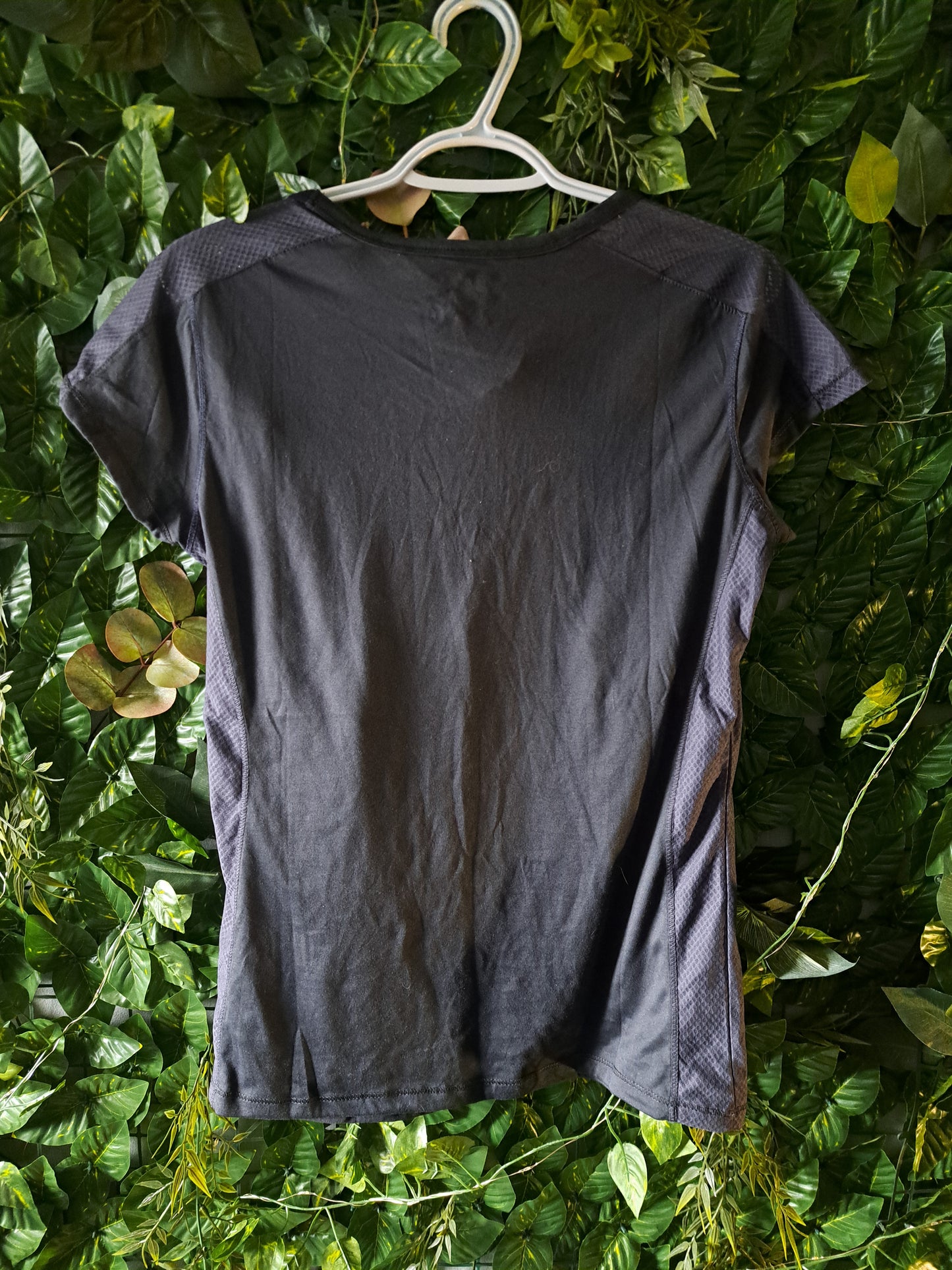 Chandail de sport gris foncé à manches courtes