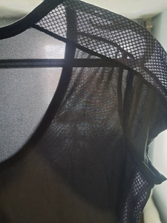 Chandail de sport gris foncé à manches courtes