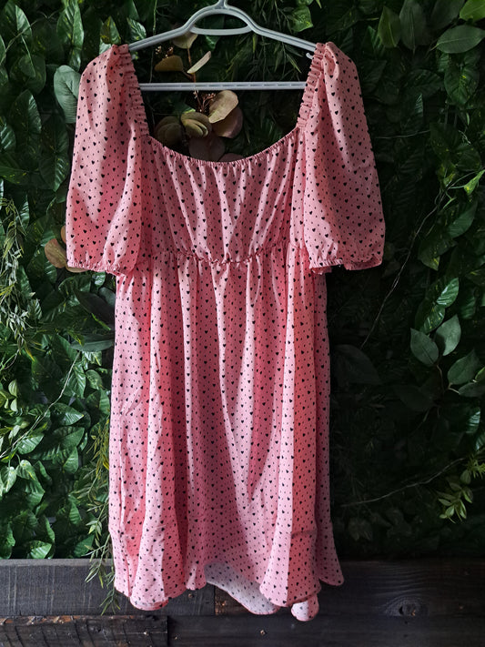 Robe à pois/coeurs rose et noire avec manches bouffantes