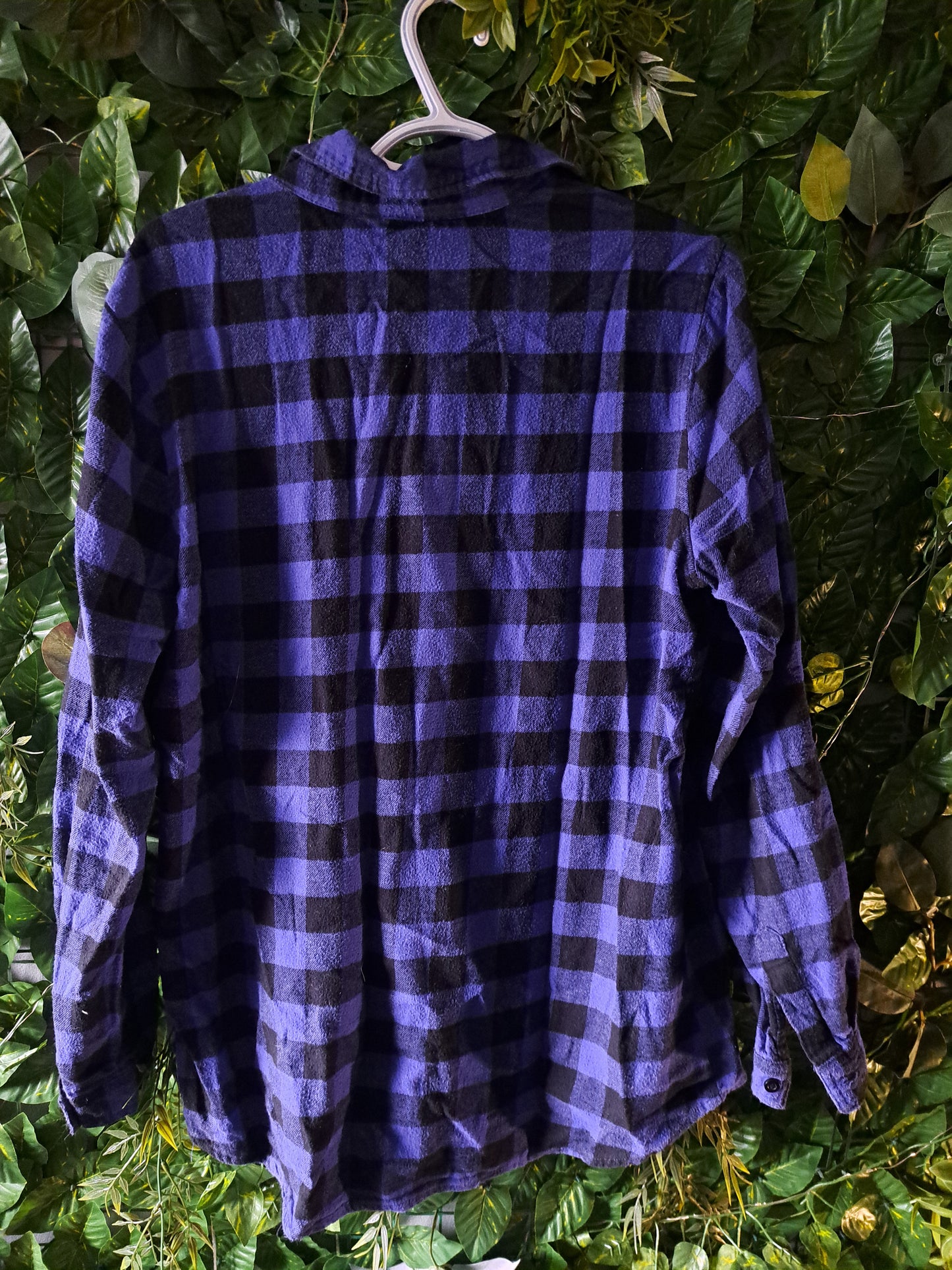 Chemise à carreaux bleue et noire