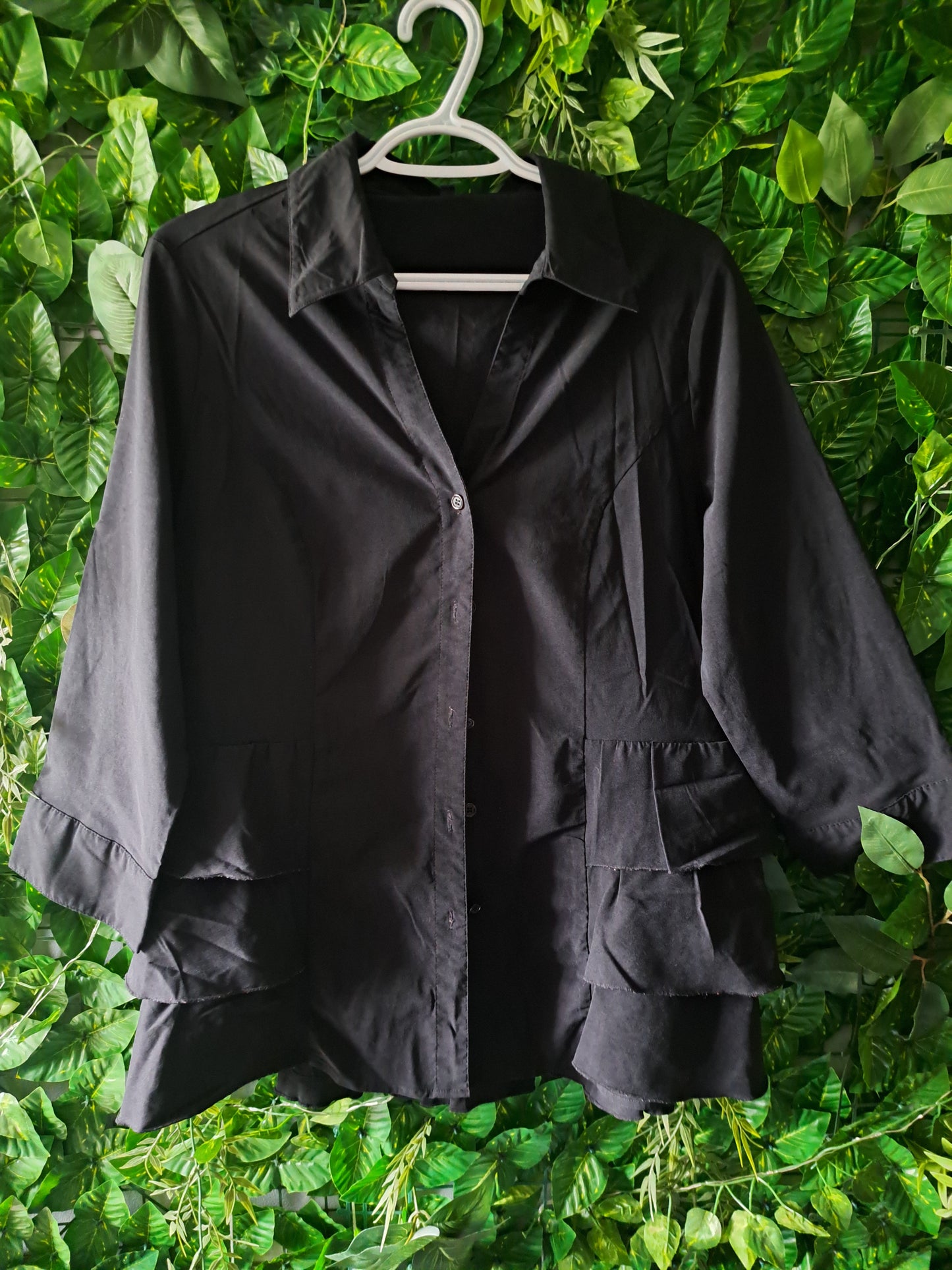Chemise à volants noire, manches longues