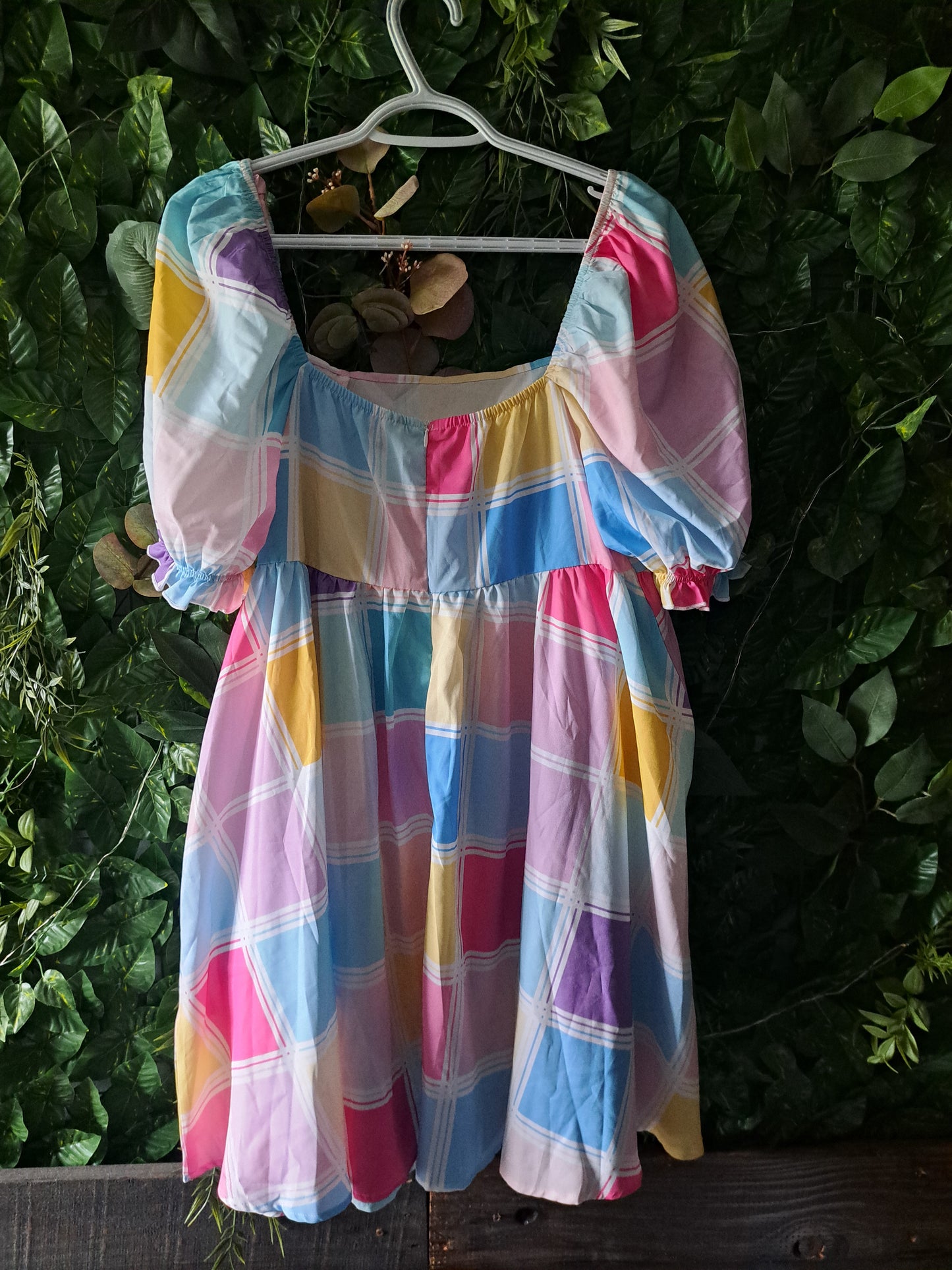 Robe à carreaux, couleurs pastels avec manches bouffantes