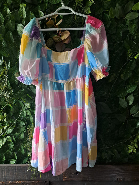 Robe à carreaux, couleurs pastels avec manches bouffantes