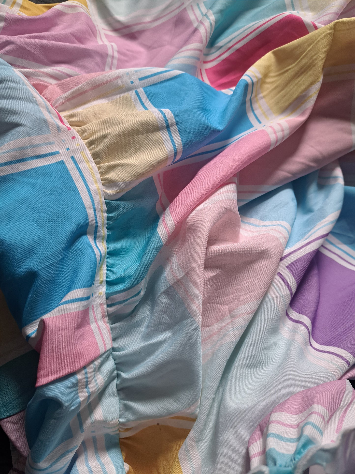 Robe à carreaux, couleurs pastels avec manches bouffantes