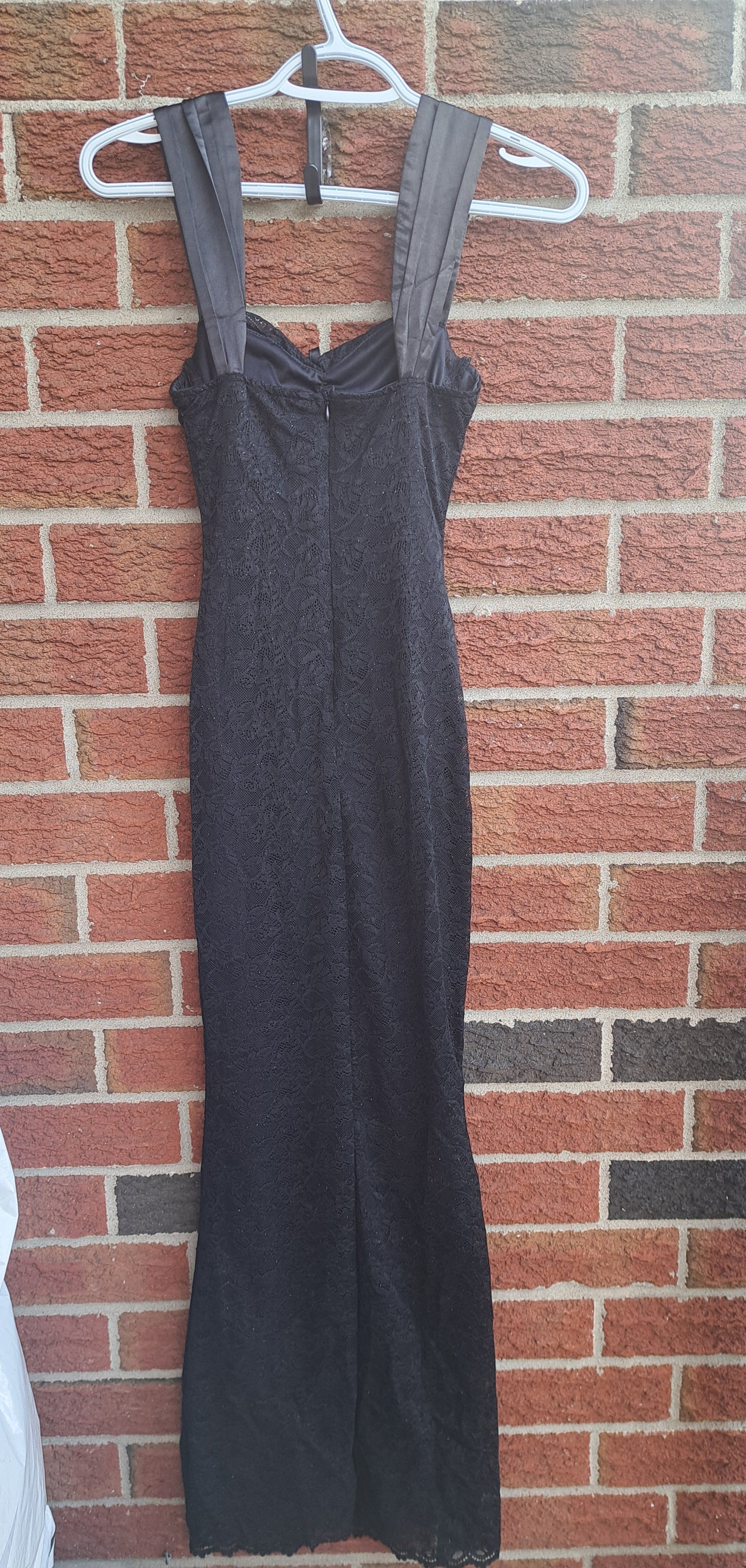 Robe sirène noire sans manches