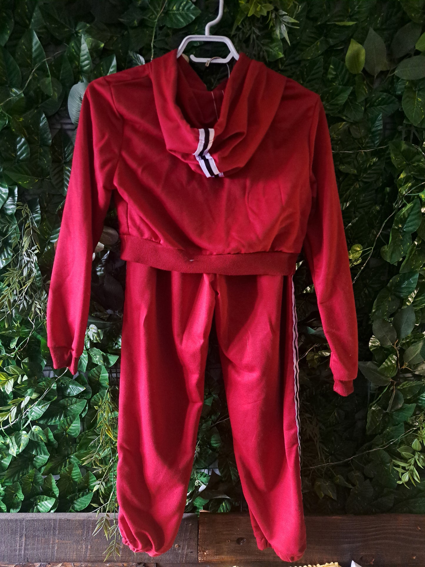 Ensemble 2 pièces hoodie et pantalon rouges avec lignes blanches
