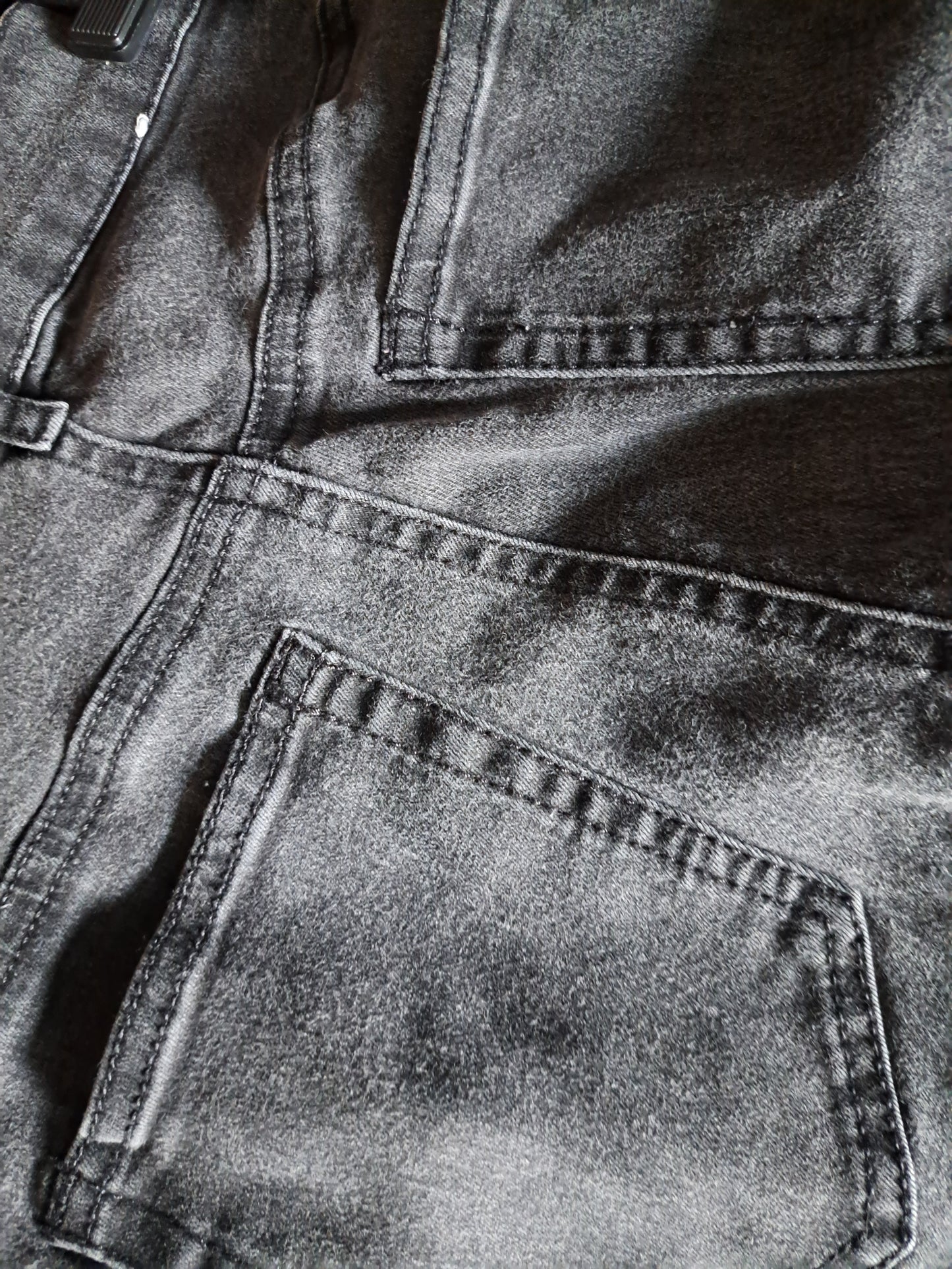 Skinny jeans gris foncé taille haute