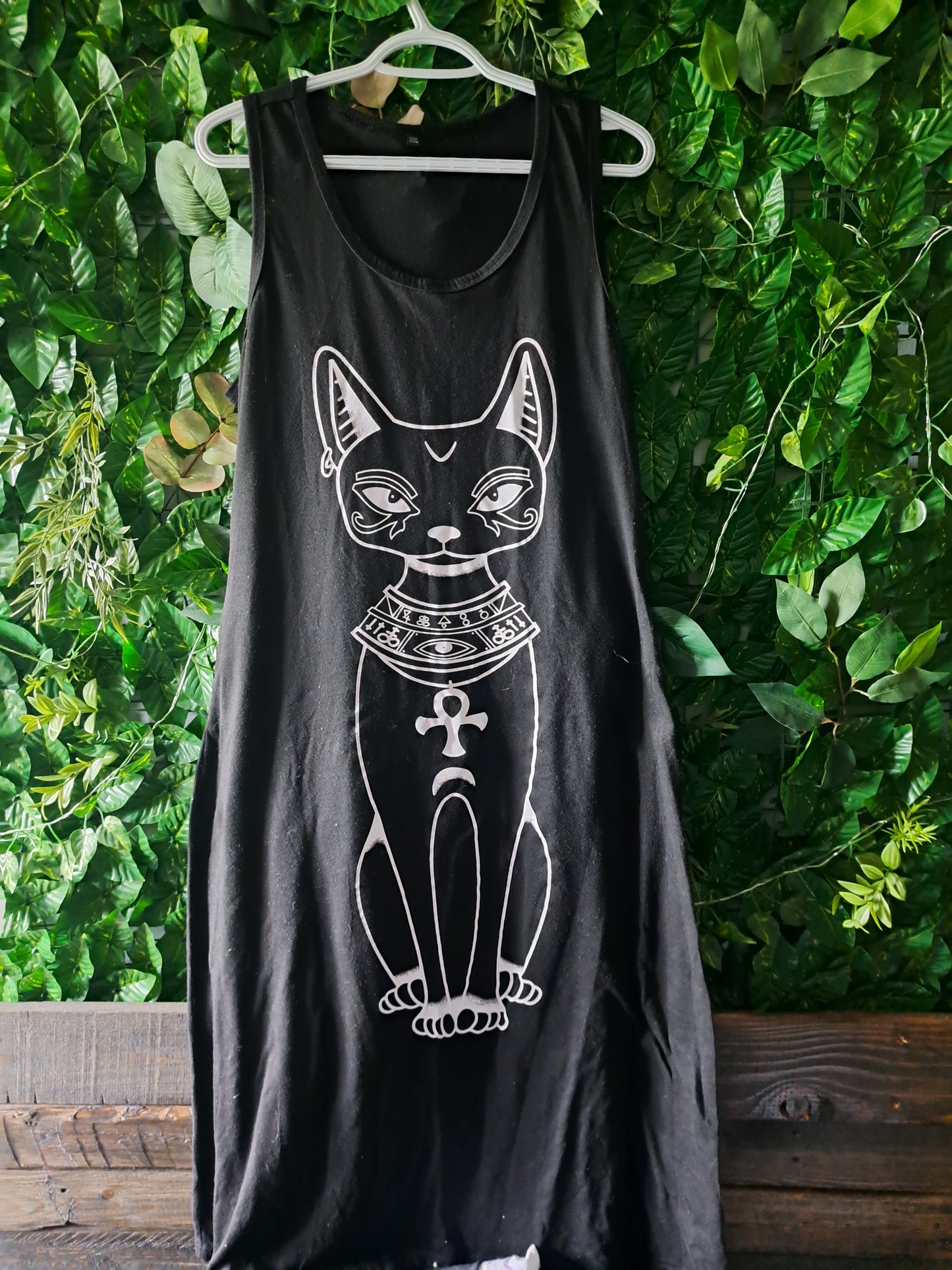 Robe longue noire avec chat égyptien