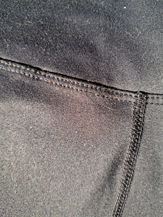 Legging noir avec motif agent dans le bas