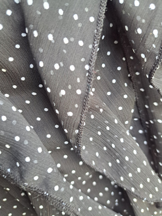Camisole noire à pois avec volants
