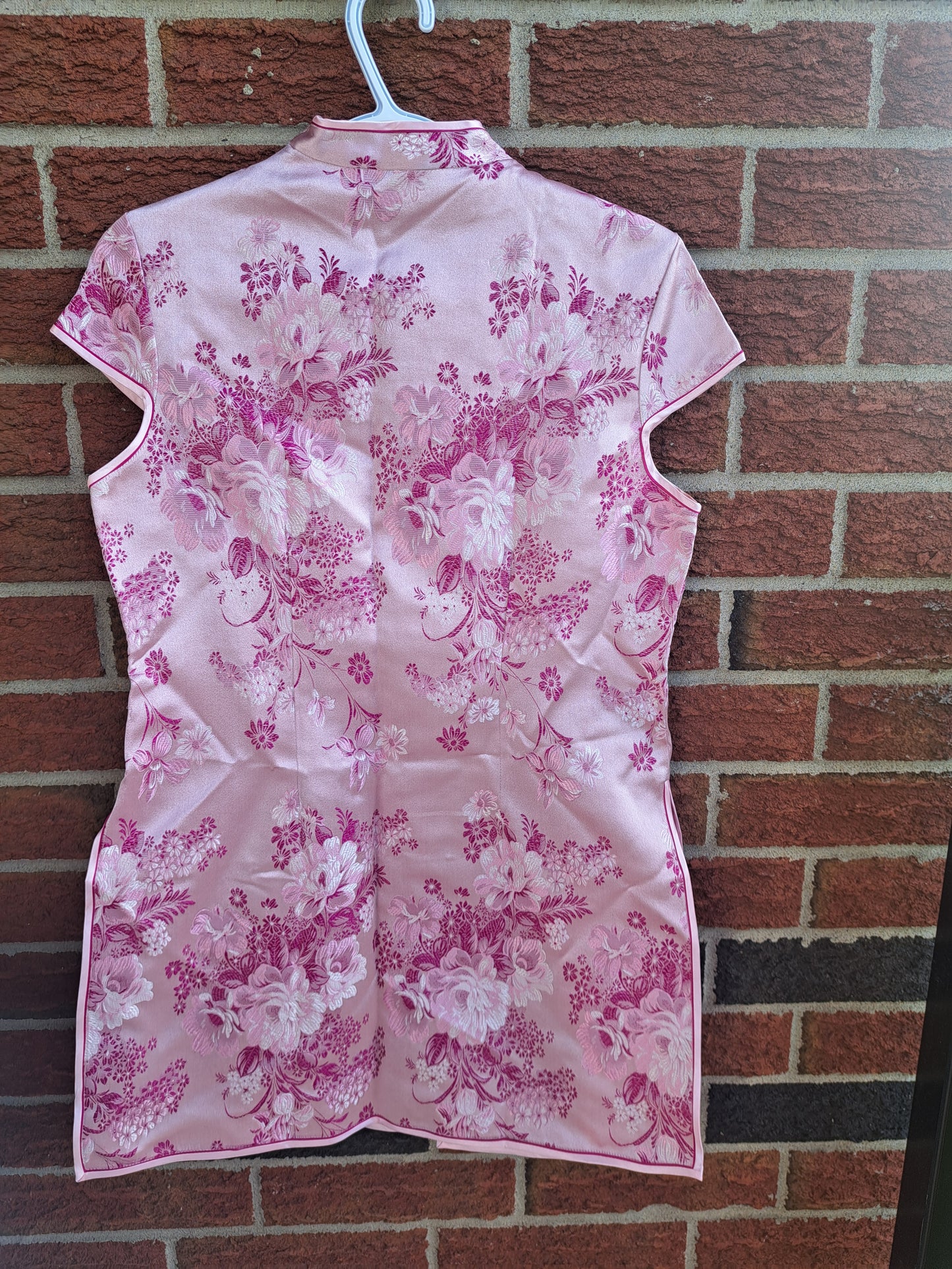 Robe cheongsam traditionnelle rose motifs floraux